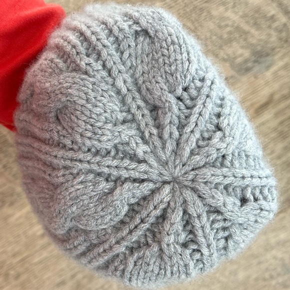 Banana Republic 100% Cashmere Cable Knit Gray Beanie - Picture 7 of 14